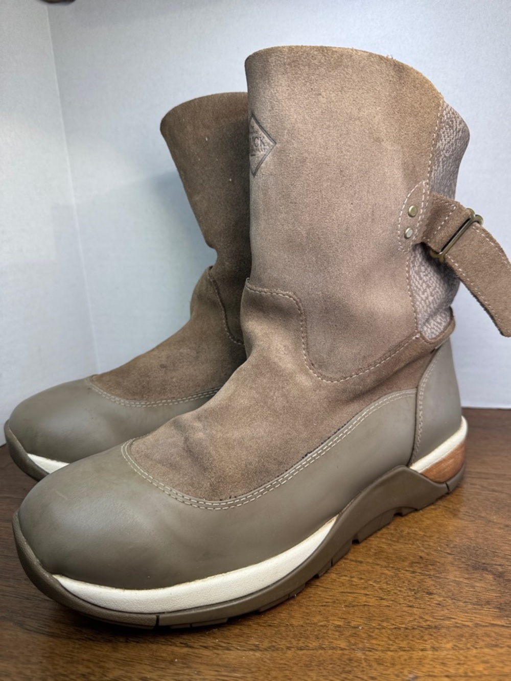 Muck Boot Women’s Arctic Apres II Mid-Calf Boots, Pull-on Taupe Leather, sz 8